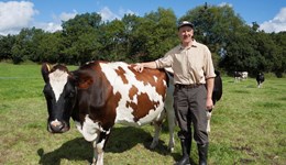 Organic spring block calver, Tim Downes, strategic dairy farm launch